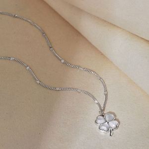 Collar con Colgante de Trébol de Cuatro Hojas y Piedra Ojo de Gato, Chapado en Oro de 18K y Rodio sobre Plata S925, Joyería Fina Dylam Fashion - Product Image 3