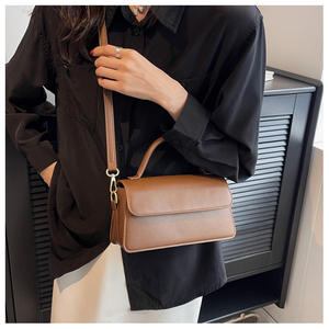 Venta al por mayor Bolso de mujer Moda Pu Cuero Señoras Bolsos cuadrados simples Estilo coreano Bolso de hombro cruzado - Product Image 4