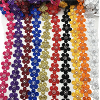 Perles faites à la main 4CM Fleurs 3D en diamant Applique de gâteau de mariage Bordure en dentelle avec 100% polyester pour accessoires vestimentaires