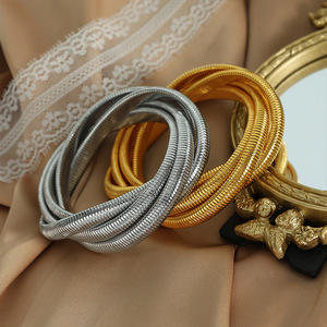 Pulsera de Cuatro Capas Estilo Europeo y Americano, Chapada en Oro de 18K, Unisex, Elástica, Diseño Minimalista de Lujo - Product Image 1