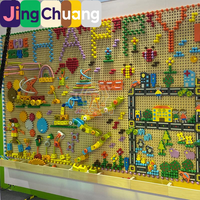 Jouet mural polyvalent à emboîter, version simple, pour l'éducation précoce STEM en maternelle, pour murs perforés (corridores, zones de construction)