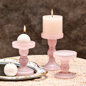 Juego de Tres Candelabros Romanos Minimalistas Ecológicos con Acabado en Aerosol, para Decoración de Ambiente en el Hogar y Comedor en Diversas Ocasiones - Product Image 1