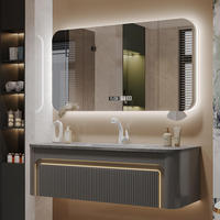 Meuble-lavabo mural moderne personnalisé blanc crème cannelé avec plateau en marbre, double éclairage LED et coins arrondis pour hôtel
