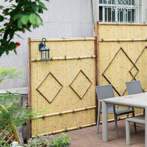 Clôture en <span class=keywords><strong>bambou</strong></span> naturel faite à la main, design traditionnel ajouré, surface lisse, forme rectangulaire, hauteur 180 cm, pour <span class=keywords><strong>balcon</strong></span> de restaurant - Product Image 2