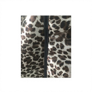 Cape de coiffure 160*140mm en satin imprimé léopard, <span class=keywords><strong>anti</strong></span>-adhérence aux cheveux, <span class=keywords><strong>anti</strong></span>-salissure, grande taille - Product Image 4