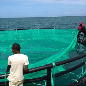 Meer schwimmende Fischs tifte Käfig Fischernetze Barrikade Barriere Netz Fischernetz