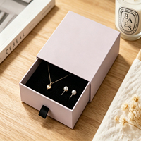 Boîte à bijoux élégante rose poudré écologique à tiroir coulissant rigide avec ruban noir mat, personnalisable, pour colliers