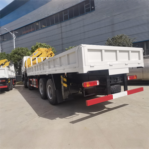 Camion grue articulée d'occasion Sinotruck HOWO 8X4, 380 CV, moteur Yuchai, 35 tonnes, avec pompe et roulement - Product Image 1