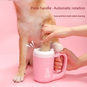 Limpiador de pies personalizado para mascotas, diseño de rotación de <span class=keywords><strong>360</strong></span> ° de lujo con cepillo ABS desmontable y taza de limpieza de patas de varios tamaños para gatos y perros - Product Image 1