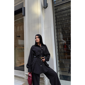 Ensemble chemise-pantalon pour femme, noir à rayures, avec détails élégants, tenue de costume - Product Image 2