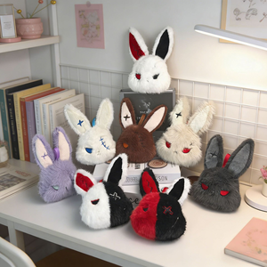 Venta al por mayor de llaveros de peluche de conejo espeluznante de 4 pulgadas, lindos, adorables y macabros, ideales como premio de carnaval o regalo para niños. - Product Image 1