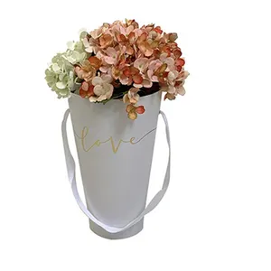 للبيع بالجملة على شكل آيس كريم مع حمل علبة زهور ماكارون ملونة علبة هدايا للعطلات