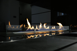 เตาผิงแอลกอฮอล์แบบติดผนัง ดีไซน์ร่วมสมัย โครงเหล็กโครเมียม สำหรับใช้ภายใน/ภายนอกอาคาร พร้อมที่วางทีวีในตัว เหมาะสำหรับห้องนั่งเล่น - Product Image 2