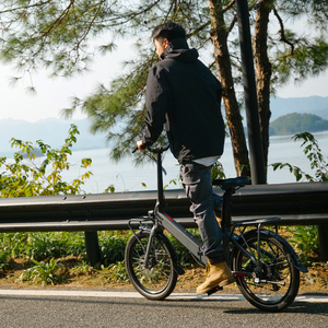 Vélo électrique pliant à cadre carbone 20 pouces avec moteur intégré, léger et compact, pour trajets quotidiens - Product Image 1
