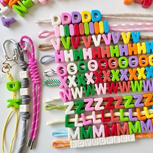 ลูกปัดอะคริลิกรูปตัวอักษรสีสันสดใส A-Z สำหรับทำสร้อยข้อมือ สร้อยคอ เครื่องประดับ DIY งานฝีมือ ทำตามสั่ง อุปกรณ์งานประดิษฐ์ - Product Image 1