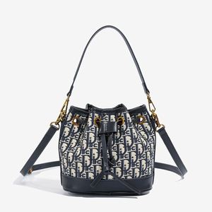 Fashionable Lady's Retro-style Bucket Bag. the <b>Handbag</b> Is Made of PU Material. Suitable for Daily Use. - Product Image 1