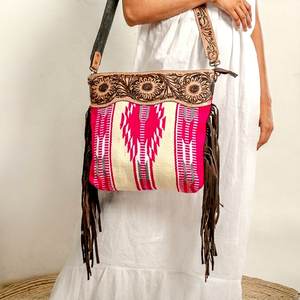 Nouveau sac bandoulière élégant en cuir véritable résistant à l'eau, avec sangle artisanale à motifs aztèques, poignée supérieure, multicolore - Product Image 1