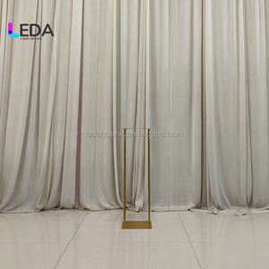 Columna Decorativa LEDA, Soporte Geométrico Alto de Metal Dorado para Arreglos Florales de Boda - Product Image 2