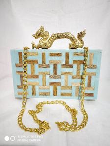 Dernier modèle de sac de soirée en bois à double poignée en résine Accessoires de mode perlés pour femmes à la mode - Product Image 3