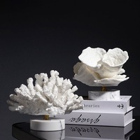 Statues de corail blanc en résine modernes sur mesure en gros pour la décoration intérieure d'hôtels et d'habitations
