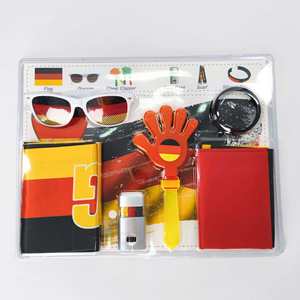 Set de Accesorios para Fanáticos del Fútbol de Argentina, Hechos a Mano en EE. UU., Canadá y México: Gafas con Bandera, Clapper y Pintura Facial para Animar - Product Image 4