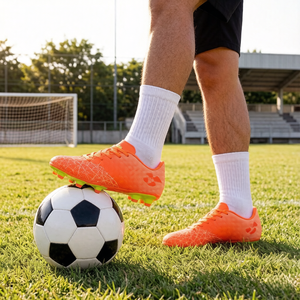 Chaussures <span class=keywords><strong>de</strong></span> football <span class=keywords><strong>de</strong></span> haute qualité personnalisées, antidérapantes, été/hiver, semelle en caoutchouc, nouvelles chaussures <span class=keywords><strong>de</strong></span> sport d'extérieur unisexes légères - Product Image 1