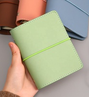 Libreta de Anillas A7 Personalizada de Alta Calidad en Cuero PU, Diario Portátil Mini de Bolsillo con Hojas Sueltas y Cuerda Elástica