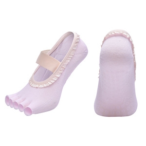 Chaussettes à cinq doigts esthétiques Cream Doll avec bordure à volants, sangle unique et logo YOGA imprimé <span class=keywords><strong>sur</strong></span> la semelle, en coton peigné - Product Image 2