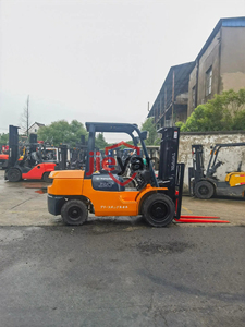 Montacargas Toyota de 3.5 Toneladas y 3 Metros, Fabricado en Japón, Motor Diésel, de Segunda Mano, con Motor IDZ - Product Image 2