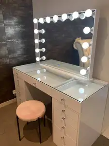 할리우드 작풍 메이크업 거울 허영 거울의 주위에 빛을 가진 현대 화장대