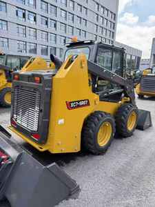 Mini-chargeuse compacte Xc7-Sr07 à levage de godets puissant, mouvement stable, conception compacte pour une utilisation agricole, travail dans des espaces restreints - Product Image 4