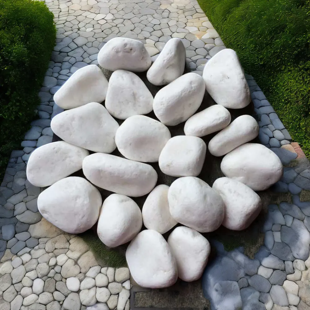 磨かれたカラフルで滑らかな白い石畳の小石小さな小さな暖炉スタイルの庭のタイのための大理石のクリスタルストーン