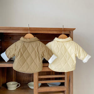 2025 inverno nuova <span class=keywords><strong>giacca</strong></span> imbottita in cotone per bambini a manica lunga vestiti per neonati con risvolto cappotto in velluto - Product Image 4