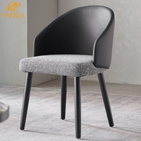 Chaise de salle à manger de style moderne nordique en cuir PU rembourrée avec pieds en bois massif et dossier pied-de-poule pour restaurant
