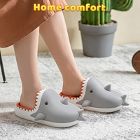 Sabots de jardin en EVA pour enfants unisexes, motif requin de dessin animé, antidérapants, légers, chaussures de plage et d'eau avec breloques DIY pour anniversaires garçons et filles