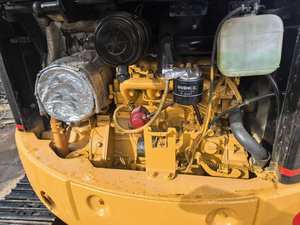 Mini-excavatrice d'occasion CAT 304CR 4 tonnes, excavatrice hydraulique sur chenilles d'occasion 303CR 305C en stock à vendre dans l'entrepôt de Shanghai - Product Image 6