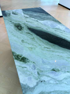 Îlot <span class=keywords><strong>de</strong></span> <span class=keywords><strong>cuisine</strong></span> en marbre vert naturel îlot <span class=keywords><strong>de</strong></span> marbre personnalisé <span class=keywords><strong>plan</strong></span> <span class=keywords><strong>de</strong></span> <span class=keywords><strong>travail</strong></span> <span class=keywords><strong>de</strong></span> comptoir <span class=keywords><strong>de</strong></span> <span class=keywords><strong>cuisine</strong></span> en jade Shangri-la - Product Image 5