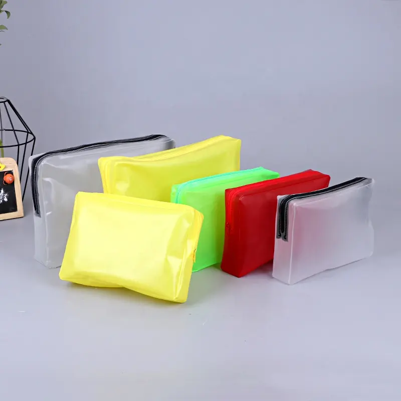 Customized Logo Clear PVC Travel Bag Stock Waterproof Rainbow Matt Color Makeup Cosmetic Bag with Zipper Closure Packaging Gifts