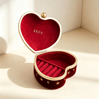 Boîte à bijoux en velours bordeaux personnalisée avec fermoir métallique, broderie d'oiseau et de cœur, pour ranger bracelets et colliers, avec logo