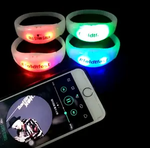 RGB OEM Logo Silikon LED Armband blinkt Leuchten Armbänder Sprach aktivierte LED-Leuchten