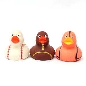 Les fabricants fournissent des jouets en plastique PVC vinyle, y compris des canards en vinyle en forme de rugby et des poupées en vinyle, pour la vente en gros - Product Image 1