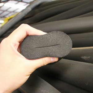 Tuyau d'isolation en caoutchouc plastique ignifuge de qualité B1 pour conduits de climatisation, haute densité, flexible, facile à couper - Product Image 4