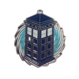 Vente en gros de pin's en émail personnalisés <span class=keywords><strong>Doctor</strong></span> <span class=keywords><strong>Who</strong></span> TARDIS, pin's de revers qui brillent dans le noir, pin's de collection - Product Image 1
