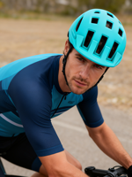 Léger Durable Résistant Aux Chocs PC Matériel Vente Chaude Lumière Respirant Montagne Cyclisme Route Équitation Vélo Casque De Sécurité