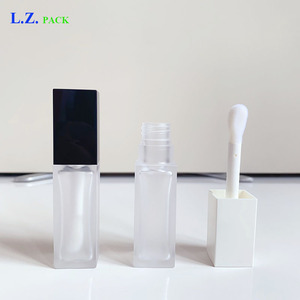 LZ Pack Nuevo Brillo Labial Líquido en Tubo Cuadrado con Brocha Grande, Botella Esmerilada Blanca, Negra, Rosa, 8ml, con Logotipo Personalizado - Product Image 3