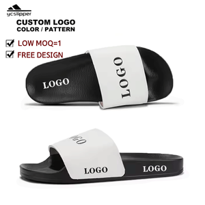 Vente en gros de pantoufles personnalisées unisexes avec logo de glissières de course respirantes pour hommes pantoufles d'intérieur de club de <span class=keywords><strong>football</strong></span> - Product Image 1