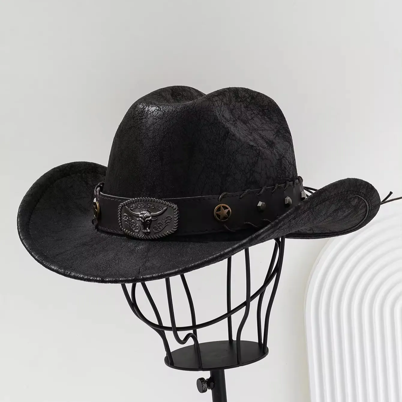 Cappello Unisex in tinta unita in pelle da Cowboy con testa di toro a tesa larga con protezione solare impreziosito da cintura in metallo