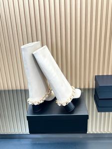 Le vêtement féminin de luxe haut de gamme présente diverses options de couleurs pour le design des coutures. Il existe plusieurs styles. - Product Image 3