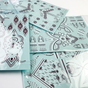 สติ๊กเกอร์สักลายเฮนน่าแบบชั่วคราว ลายศิลปะบนใบหน้าและร่างกาย ปลอดภัยต่อสิ่งแวดล้อม สีขาว สีน้ำตาล สไตล์อินเดีย กันน้ำ ขายส่ง - Product Image 4