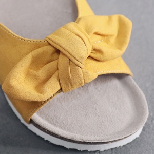 <span class=keywords><strong>Sandali</strong></span> Slip-on in camoscio giallo da <span class=keywords><strong>donna</strong></span> con sottopiede in pelle di mucca - Product Image 3